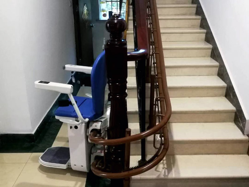 座椅電梯