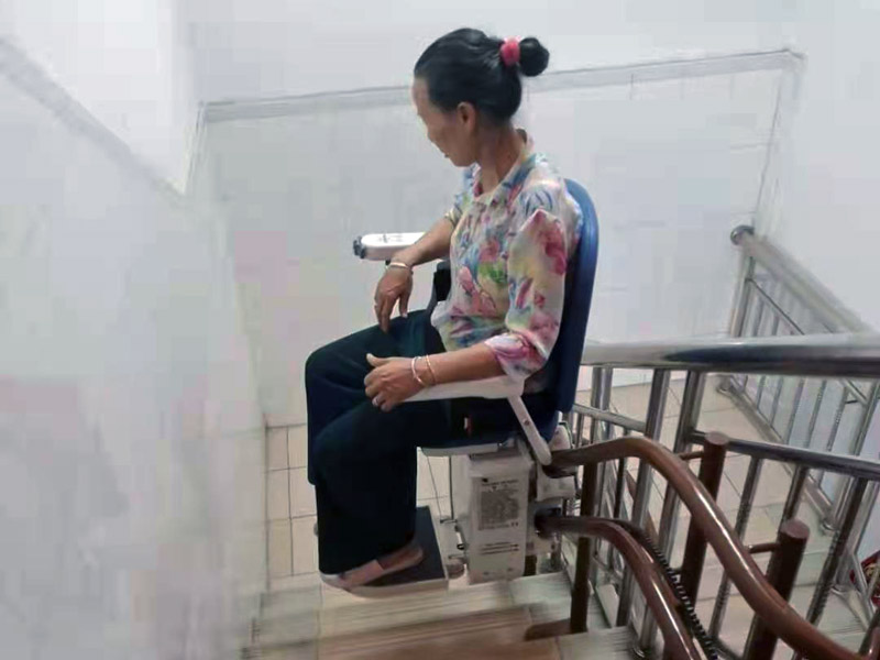 座椅式家用電梯